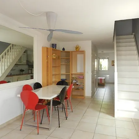 Apartment Le Lavandou, 3 Pieces, 6 Personnes - Fr-1-251-589 *