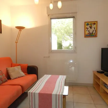 Le Lavandou, 3 Pieces, 6 Personnes - Fr-1-251-589 * Le Lavandou