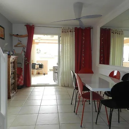 Apartment Le Lavandou, 3 Pieces, 6 Personnes - Fr-1-251-589