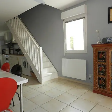 Apartment Le Lavandou, 3 Pieces, 6 Personnes - Fr-1-251-589