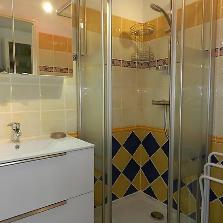 Apartment Le Lavandou, 3 Pieces, 6 Personnes - Fr-1-251-589 Le Lavandou